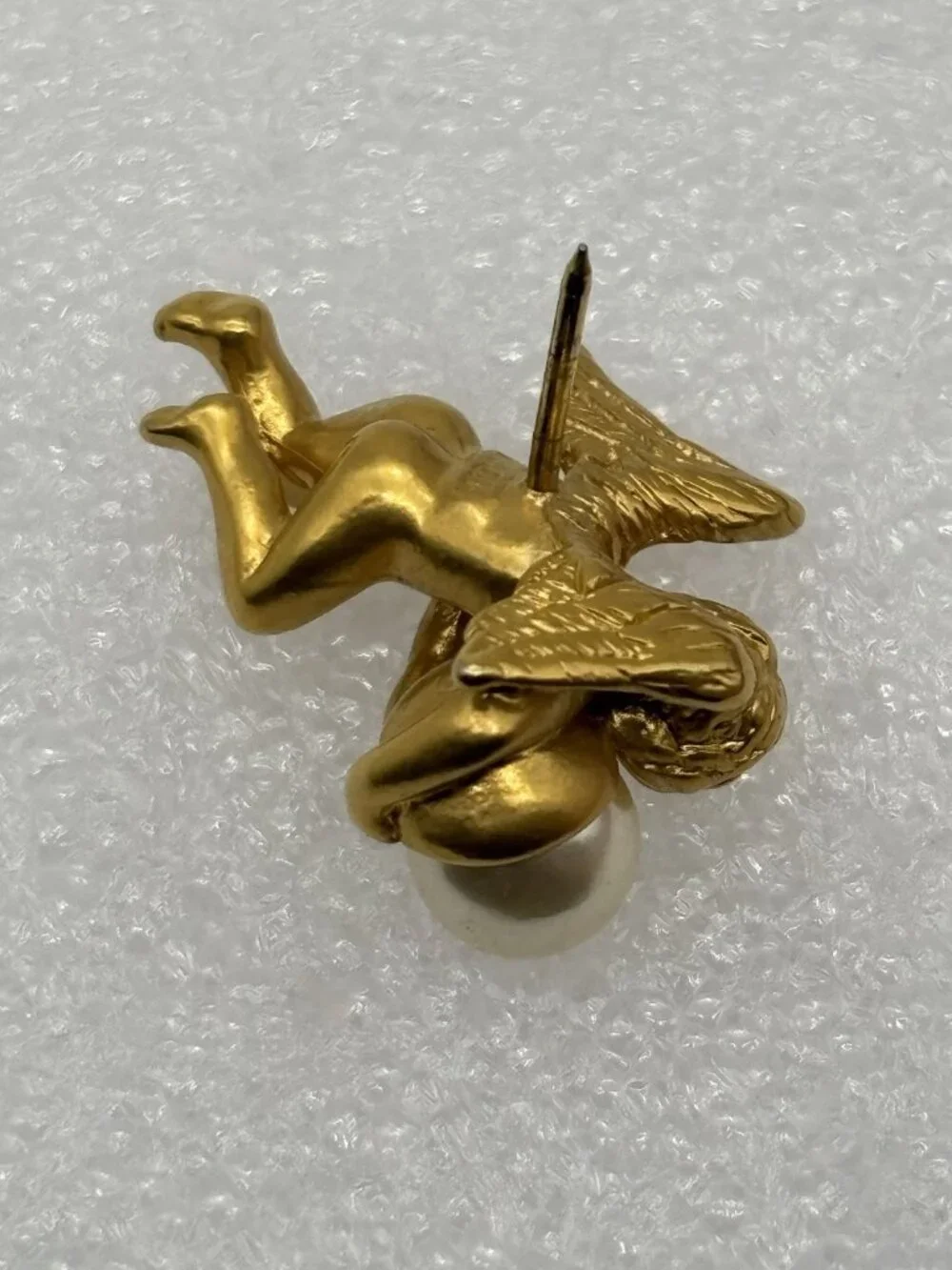 Vintage Avon Angel Cherub Holding Faux Pearl Lapel Pin Matte Gold Tone 3D Signed